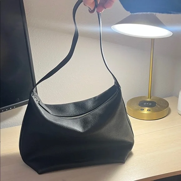 The Horse Daisy leather shoulder bag in Black - great condition - Picture 4 of 7